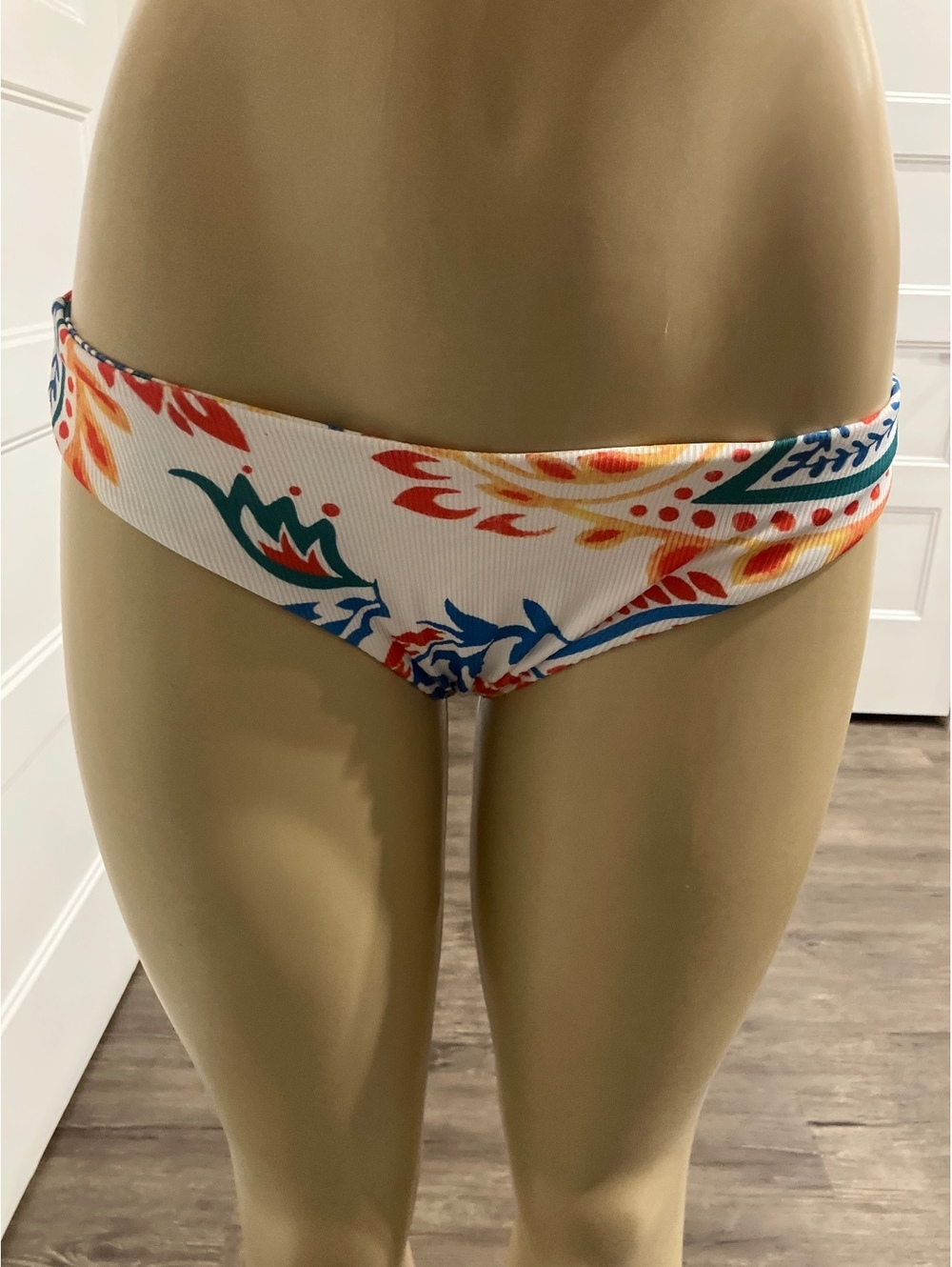 NWOT Women's Medium Bikini Bottom with Colorful Floral Print